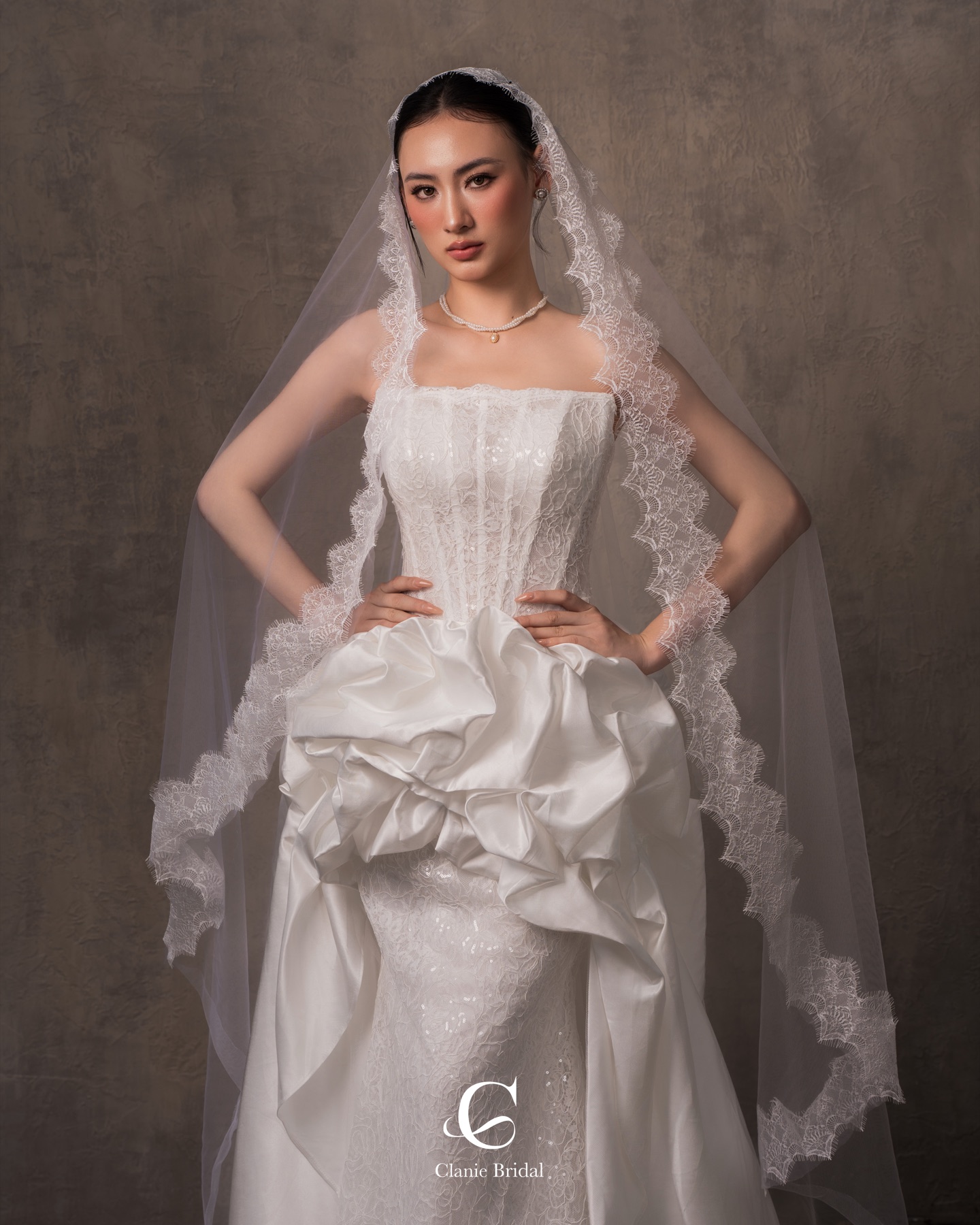 váy cưới ren ôm dáng với khăn voan, mã F003VV